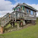 בית נופש 2 X Double Bed Glamping Wagon In Dalby Forest סקארבורו